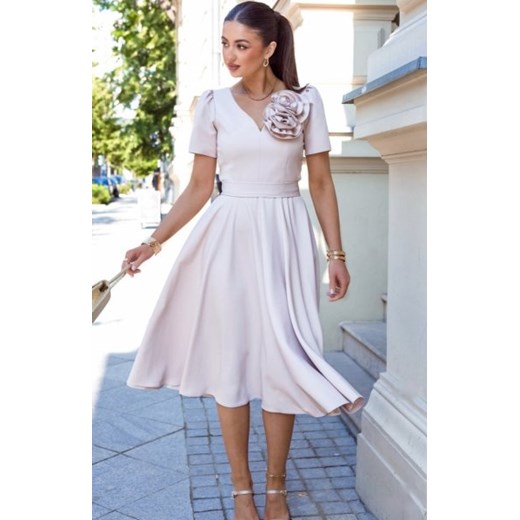 Elizabeth Rubi sukienka midi beżowy jasny ze sklepu intimiti.pl w kategorii Sukienki - zdjęcie 187888975