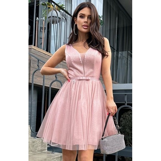 Rozkloszowana błyszcząca sukienka z kokardą cappucino 271-04 ze sklepu intimiti.pl w kategorii Sukienki - zdjęcie 187889966