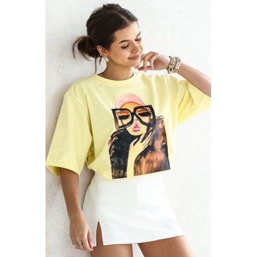 Oversizowy t-shirt damski Zamknięte oczy cytrynowy ze sklepu intimiti.pl w kategorii Bluzki damskie - zdjęcie 187891579