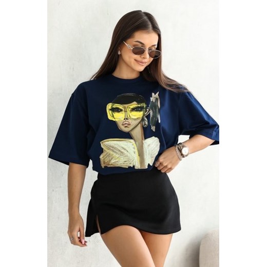 Oversizowy t-shirt damski żółte okulary granatowy ze sklepu intimiti.pl w kategorii Bluzki damskie - zdjęcie 187894776