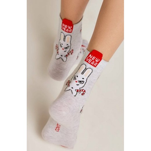 Skarpetki z bawełny "Świąteczny królik" ze sklepu intimiti.pl w kategorii Skarpetki damskie - zdjęcie 187900116