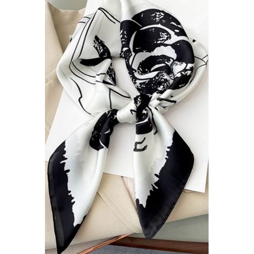 Kamea apaszka damska czarno-biała z motywem róż ze sklepu intimiti.pl w kategorii Szaliki i chusty damskie - zdjęcie 187903927