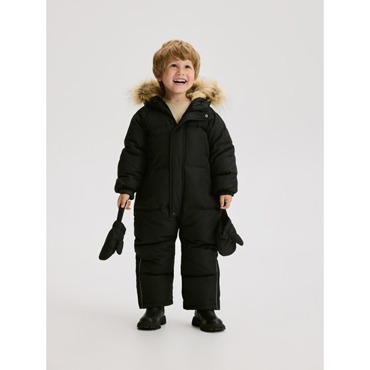 Reserved - Ocieplany kombinezon z rękawiczkami - czarny ze sklepu Reserved w kategorii Kombinezony chłopięce - zdjęcie 187913717