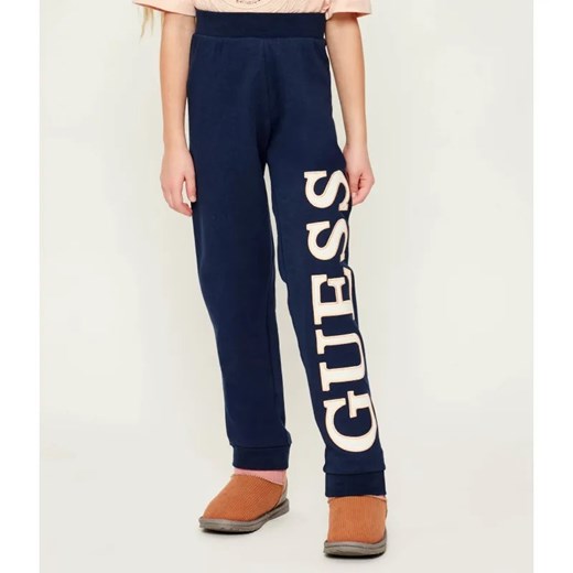 Guess Spodnie dresowe | Regular Fit ze sklepu Gomez Fashion Store w kategorii Spodnie dziewczęce - zdjęcie 187924137