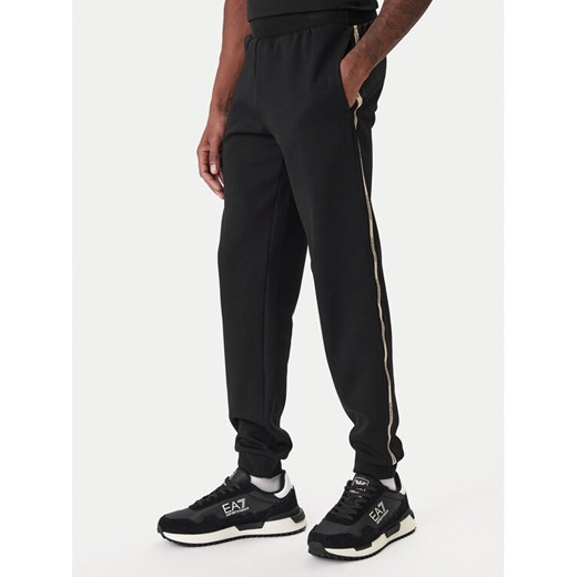 EA7 Emporio Armani Spodnie dresowe 7M001482 AF12660 UC001 Czarny Regular Fit ze sklepu MODIVO w kategorii Spodnie męskie - zdjęcie 187934189