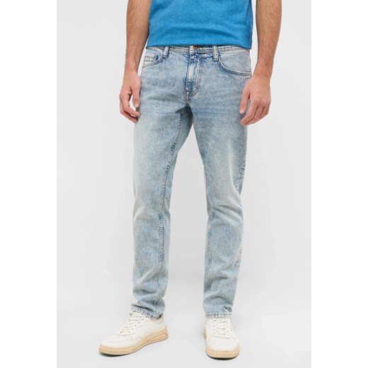 Męskie Spodnie jeansowe Mustang Style Oregon Slim Denim Blue 1016430 5000 413 ze sklepu YouNeedit.pl w kategorii Jeansy męskie - zdjęcie 187936975