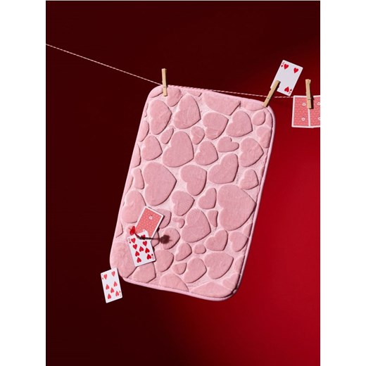 Sinsay - Dywanik łazienkowy z motywem w serca - różowy ze sklepu Sinsay w kategorii Dywaniki łazienkowe - zdjęcie 187948567