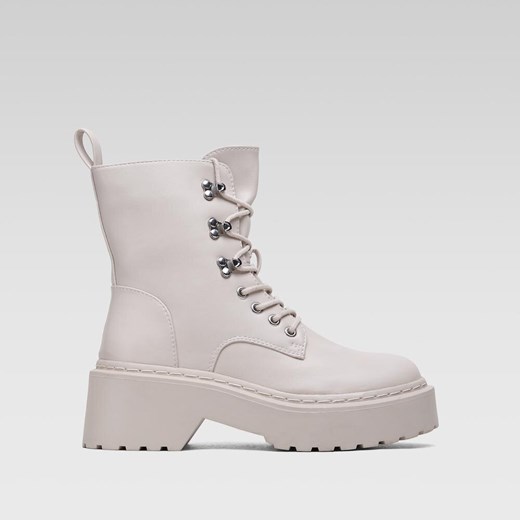 Trzewiki DeeZee WS110111-01 ze sklepu ccc.eu w kategorii Workery damskie - zdjęcie 187961415