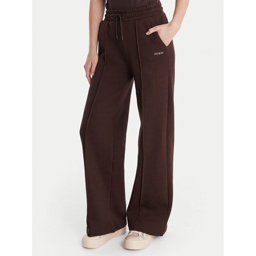 Guess Spodnie dresowe V6RB17 K9V31 Brązowy Regular Fit ze sklepu MODIVO w kategorii Spodnie damskie - zdjęcie 187964475