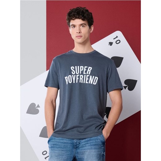 Sinsay - Bawełniana koszulka z napisem - niebieski ze sklepu Sinsay w kategorii T-shirty męskie - zdjęcie 187966068