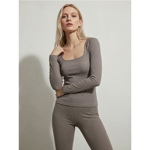 Sinsay - Prążkowana koszulka z długim rękawem - brązowy ze sklepu Sinsay w kategorii Bluzki damskie - zdjęcie 187966117