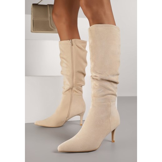 Beżowe Kozaki z Imitacji Zamszu na Szpilce z Marszczoną Cholewką Rilareia ze sklepu born2be.pl w kategorii Kozaki damskie - zdjęcie 187967646