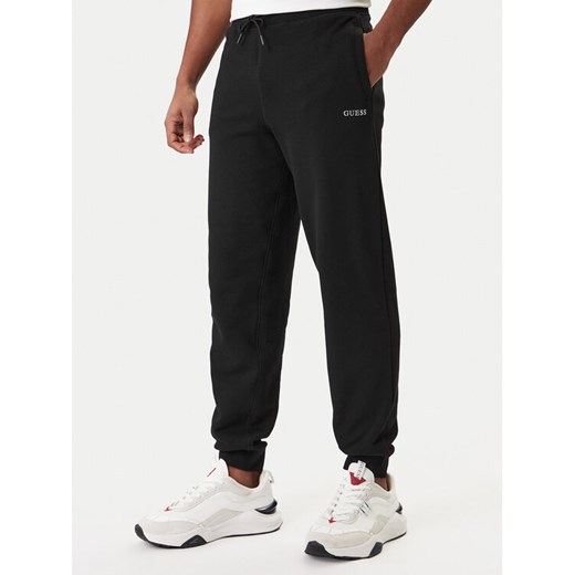 Guess Spodnie dresowe Z6RB12 KAIJ1 Czarny Regular Fit ze sklepu MODIVO w kategorii Spodnie męskie - zdjęcie 187976116