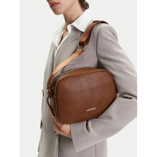 Torebka Lasocki LSK-K-030-06 Brązowy ze sklepu eobuwie.pl w kategorii Listonoszki - zdjęcie 188001968