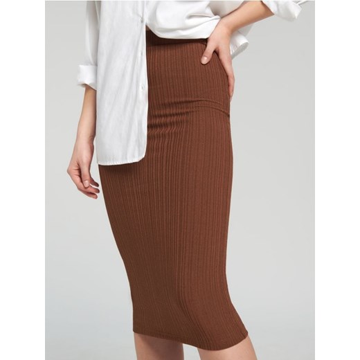 Sinsay - Prążkowana spódnica midi - brązowy ze sklepu Sinsay w kategorii Spódnice - zdjęcie 188010627