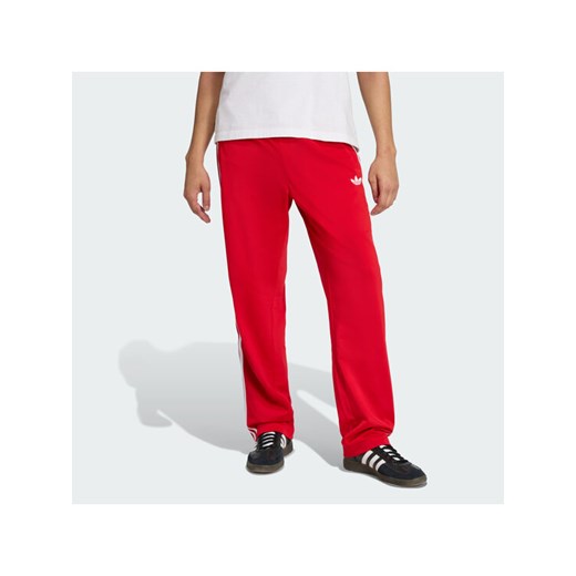 adidas Spodnie dresowe Firebird KD8319 Czerwony Loose Fit ze sklepu MODIVO w kategorii Spodnie męskie - zdjęcie 188013385