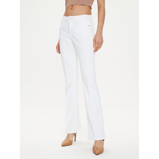 Guess Jeansy W4GA0L D4MW4 Biały Regular Fit ze sklepu MODIVO w kategorii Jeansy damskie - zdjęcie 188027807