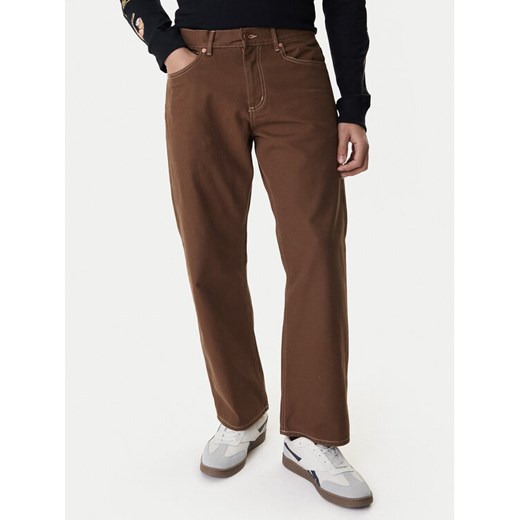 RVCA Spodnie materiałowe Dayshift 23A113502 Brązowy Relaxed Fit ze sklepu MODIVO w kategorii Spodnie męskie - zdjęcie 188037159