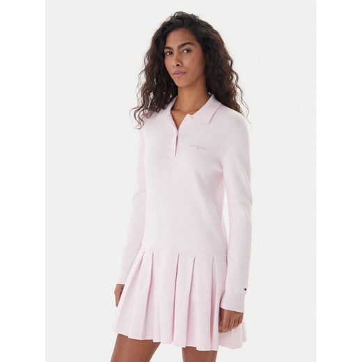 Tommy Jeans Sukienka dzianinowa Script DW0DW22464 Różowy Regular Fit ze sklepu MODIVO w kategorii Sukienki - zdjęcie 188058176