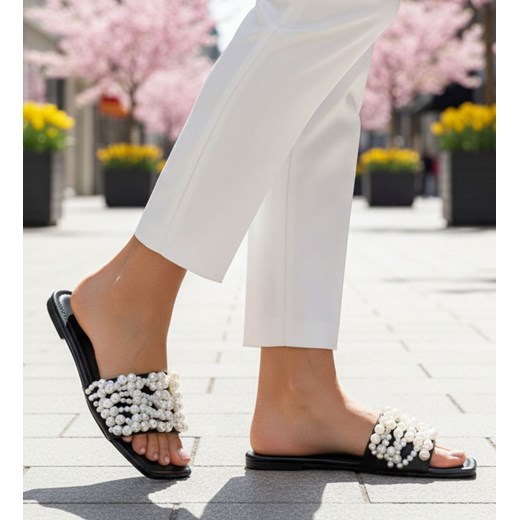 Czarne damskie klapki z perełkami /G8-2 12151 T192/ ze sklepu Pantofelek24.pl w kategorii Klapki damskie - zdjęcie 188059435