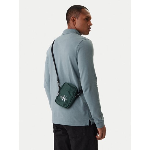 Saszetka Calvin Klein Bold Logo Nylon Slim Reporter LV04D3231G Zielony ze sklepu eobuwie.pl w kategorii Saszetki - zdjęcie 188059536