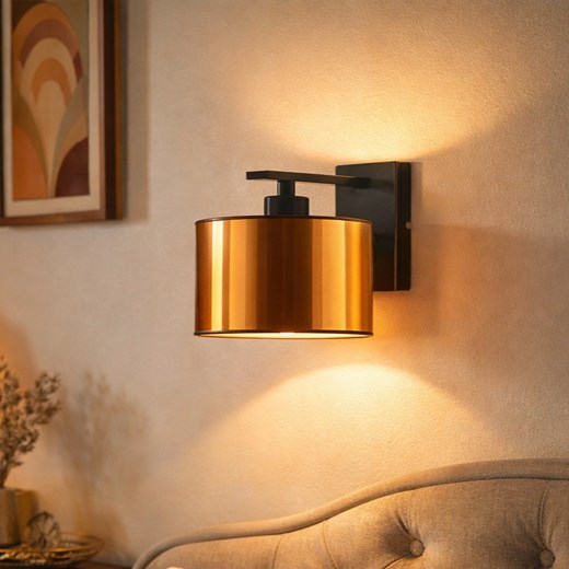 Czarny kinkiet do czytania w salonie SPLIT MIRROR z miedzianym abażurem ze sklepu Lysne w kategorii Lampy ścienne - zdjęcie 188060985