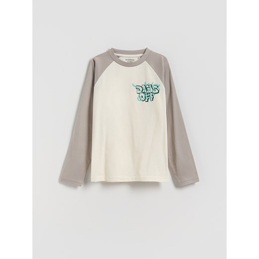 Reserved - Bawełniany longsleeve z nadrukiem - złamana biel ze sklepu Reserved w kategorii T-shirty chłopięce - zdjęcie 188066608
