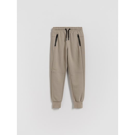 Reserved - Bawełniane spodnie jogger - beżowy ze sklepu Reserved w kategorii Spodnie chłopięce - zdjęcie 188067645