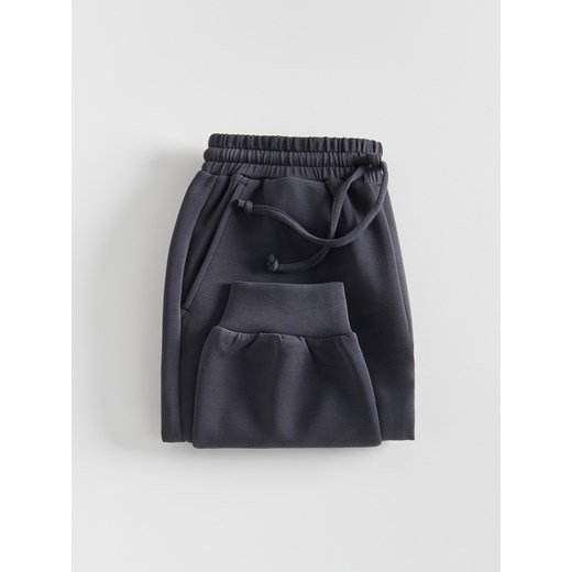 Reserved - Dresowe joggery - ciemnoszary ze sklepu Reserved w kategorii Spodnie damskie - zdjęcie 188067709