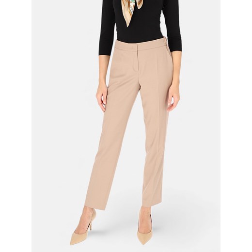 Klasyczne i eleganckie beżowe spodnie garniturowe L’AF Uma ze sklepu Eye For Fashion w kategorii Spodnie damskie - zdjęcie 188084365