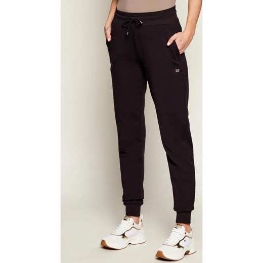 EA7 Spodnie dresowe | Regular Fit ze sklepu Gomez Fashion Store w kategorii Spodnie damskie - zdjęcie 188109828