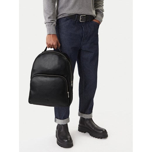 Plecak Calvin Klein Webbing Strap Round Backpack LV04D3282G Czarny ze sklepu eobuwie.pl w kategorii Plecaki - zdjęcie 188147196