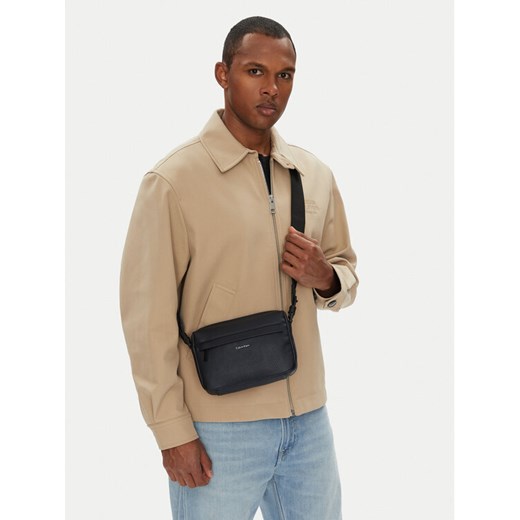 Saszetka Calvin Klein Ck Must Camera Bag LV04D3084G Czarny ze sklepu eobuwie.pl w kategorii Nerki - zdjęcie 188248805