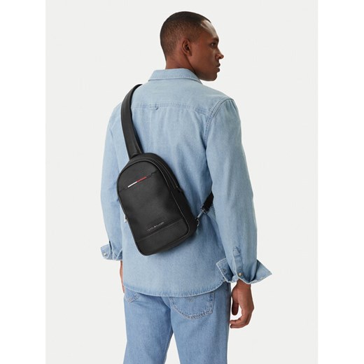 Plecak Tommy Hilfiger Th Central Sling Bag AM0AM13575 Czarny ze sklepu eobuwie.pl w kategorii Plecaki - zdjęcie 188249188