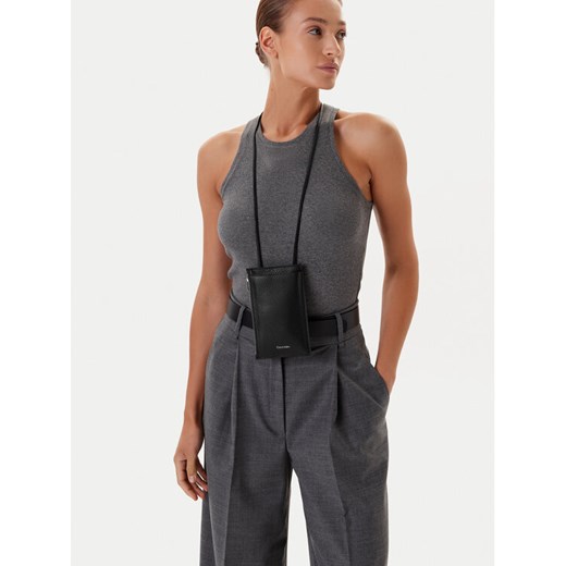 Calvin Klein Torebka na telefon Foil Emboss Phone Crossbody LV04D1037G Czarny ze sklepu MODIVO w kategorii Etui - zdjęcie 188255705