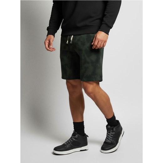 Sinsay - Luźne szorty wiązane w talii - szary ze sklepu Sinsay w kategorii Spodenki męskie - zdjęcie 188379637