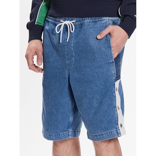 Tommy Jeans Szorty jeansowe Aiden DM0DM16152 Niebieski Regular Fit ze sklepu MODIVO w kategorii Spodenki męskie - zdjęcie 188418899