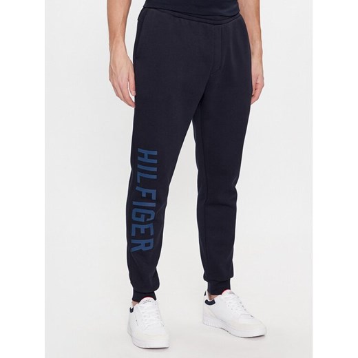 Tommy Hilfiger Spodnie dresowe Graphic MW0MW32629 Granatowy Regular Fit ze sklepu MODIVO w kategorii Spodnie męskie - zdjęcie 188418975