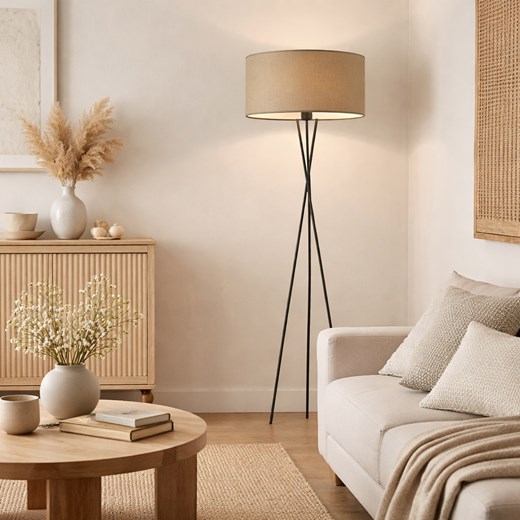 Nowoczesna lampa podłogowa na trójnogu do salonu PARYŻ z beżowym tkaninowym abażurem ze sklepu Lysne w kategorii Lampy podłogowe - zdjęcie 188547709