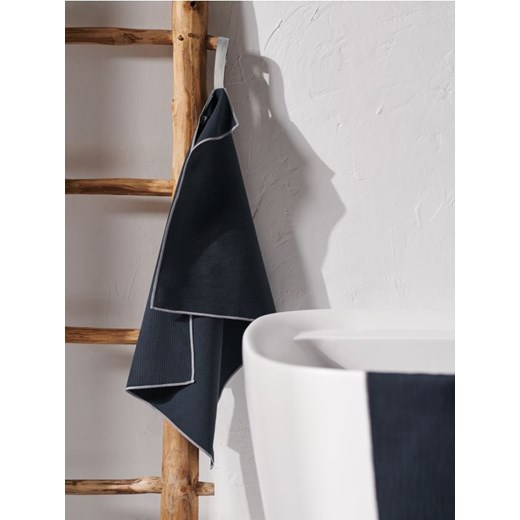 Sinsay - Ręcznik szybkoschnący - czarny ze sklepu Sinsay w kategorii Ręczniki - zdjęcie 188857357