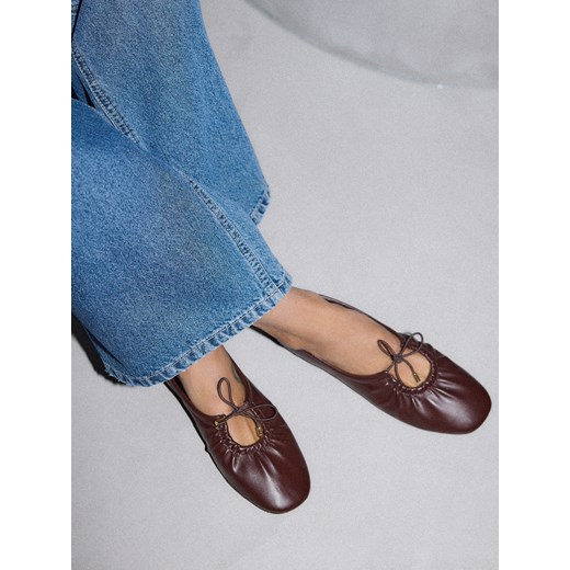 Mohito - Brązowe baleriny - ciemnobrązowy ze sklepu Mohito w kategorii Balerinki - zdjęcie 188985449