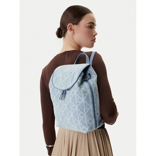 Plecak Calvin Klein Emblem Aop Denim Backpack LV04F3508G Niebieski ze sklepu eobuwie.pl w kategorii Plecaki - zdjęcie 188998729