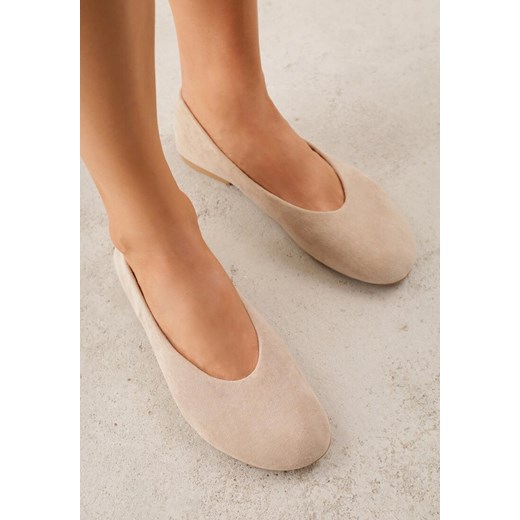 Beżowe Balerinki z Imitacji Zamszu w Stylu Basic Saraphiele ze sklepu renee.pl w kategorii Balerinki - zdjęcie 189172036