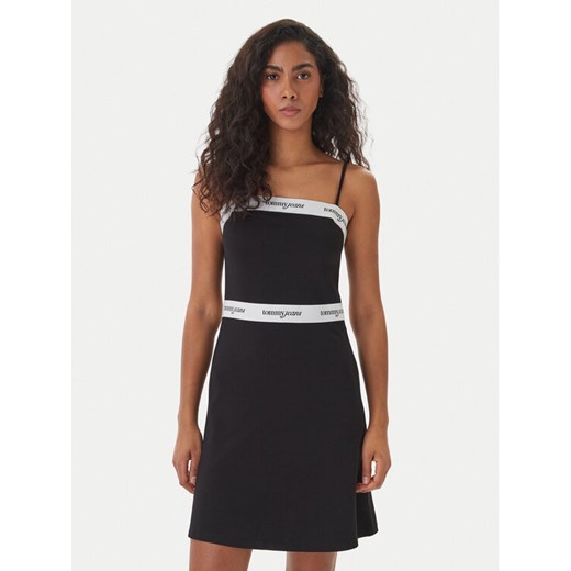 Tommy Jeans Sukienka codzienna DW0DW22337 Czarny Slim Fit ze sklepu MODIVO w kategorii Sukienki - zdjęcie 189370675