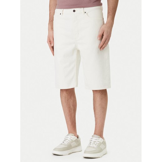 HUGO Szorty jeansowe Skate 50555983 Écru Straight Fit ze sklepu MODIVO w kategorii Spodenki męskie - zdjęcie 189387268