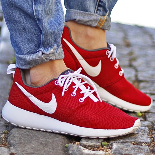 Nike Roshe One "Gym Red" (GS) (599728-603) thebestsneakers-pl czerwony 