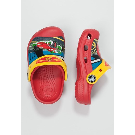 Crocs MCQUEEN & FRANCESCO  Klapki flame/yellow zalando czerwony lato