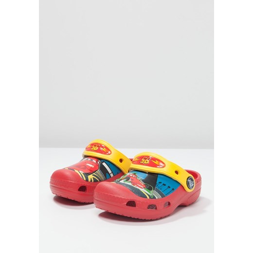 Crocs MCQUEEN & FRANCESCO  Klapki flame/yellow zalando czerwony ocieplane