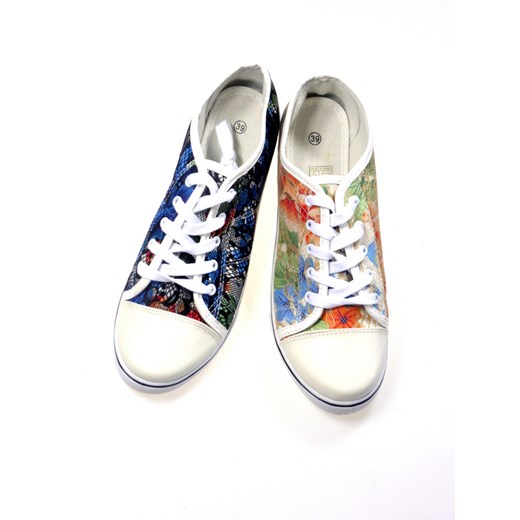 Buty tekstylne na koturnie BK-9 bialy 38 Tomar