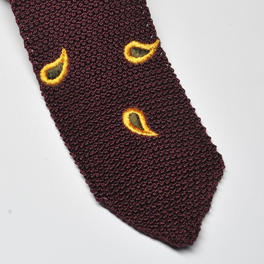 Bordowy krawat z dzianiny (knit) w żółty wzór paisley